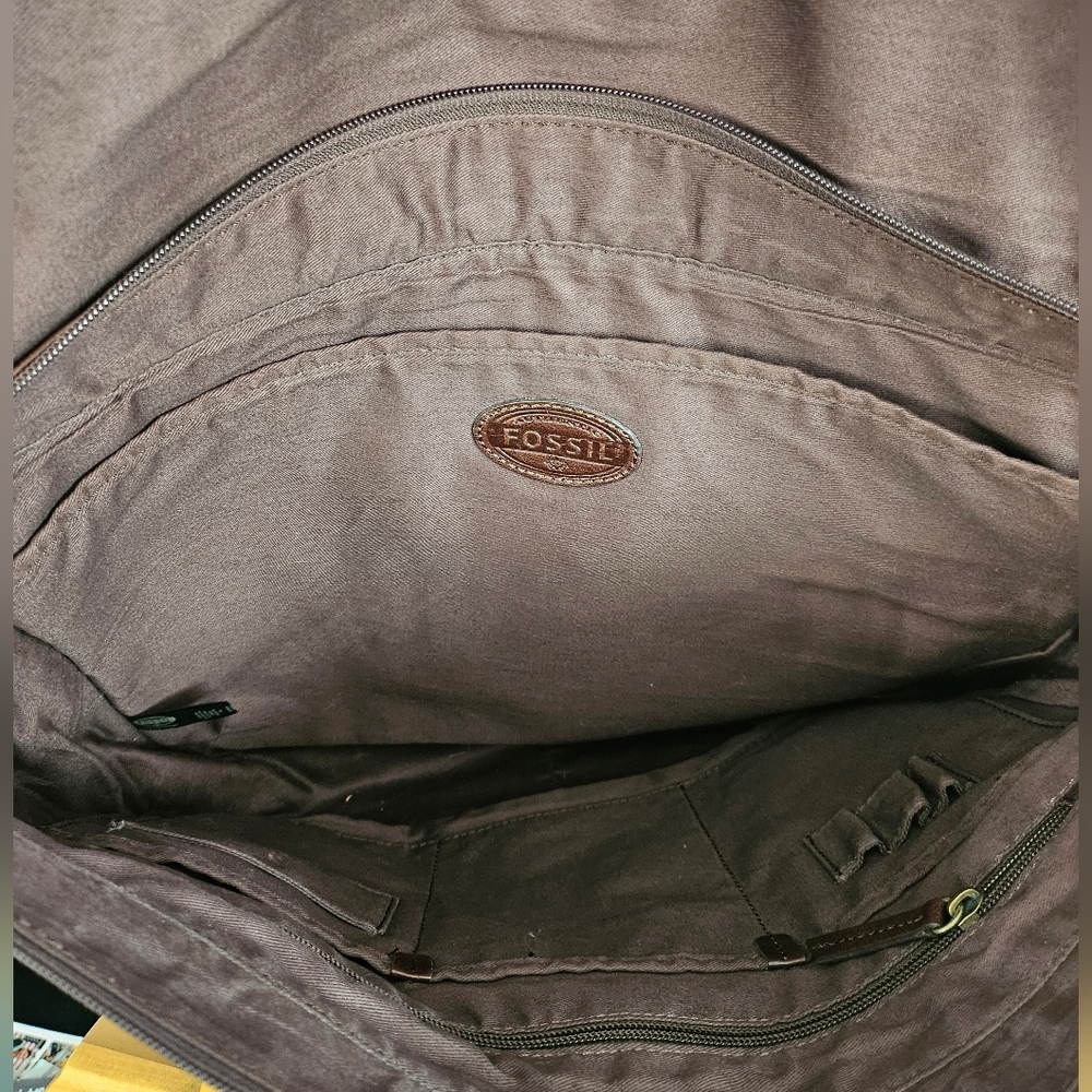 🛑SOLD🛑tg Fossil Unisex Brown Leather Messenger Bag Laptop Crossbody Work Bag. - Picture 4 of 14